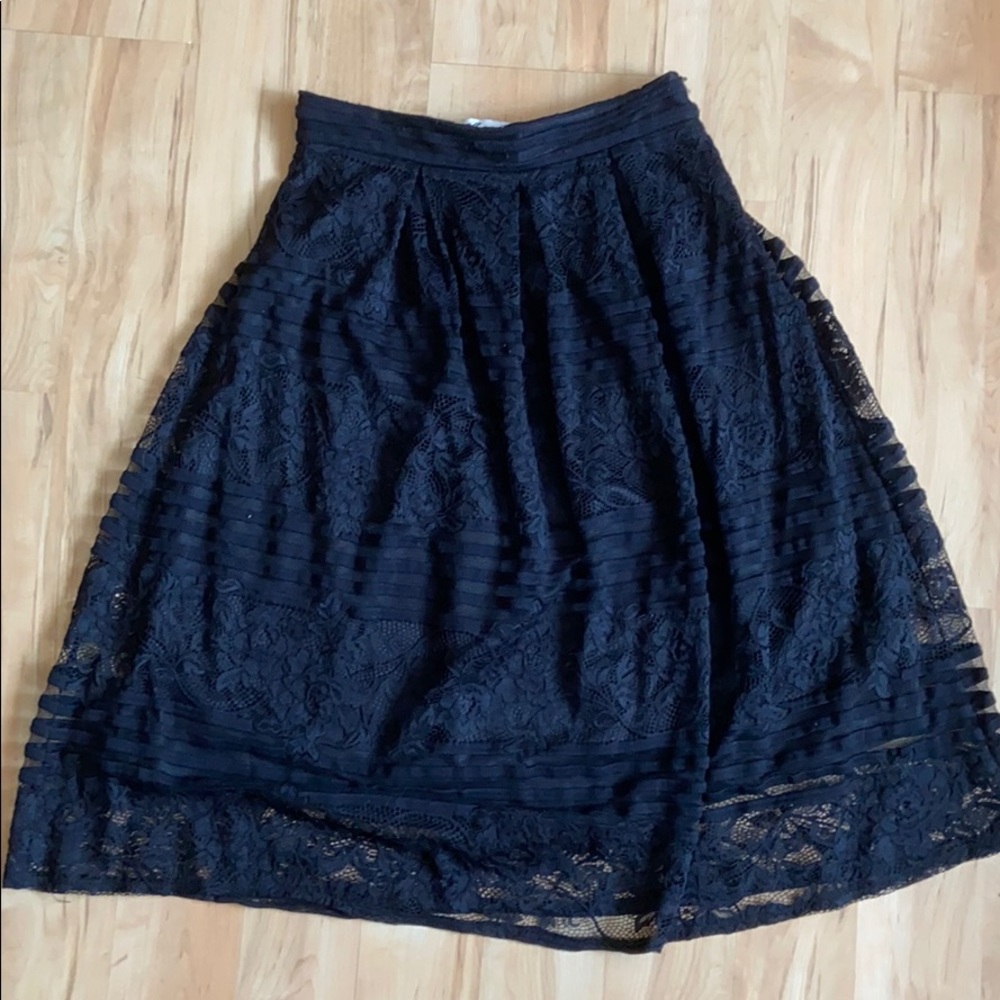 Black mid-length skirt